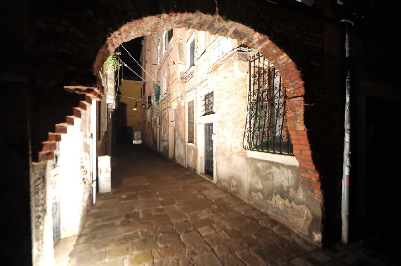 Calle De La Comare البندقية المظهر الخارجي الصورة