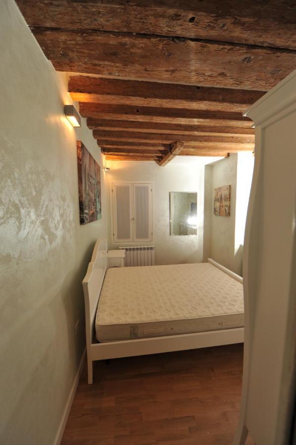 Calle De La Comare البندقية المظهر الخارجي الصورة